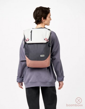 Aevor daypack chilled rose avr bps 002 9m2 fotoshoot 2