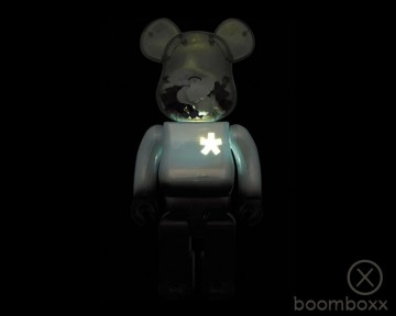 Bearbrick 400 eric haze light up edition 4530956607498 in the dark