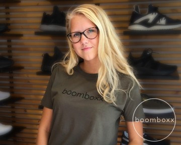 Boomboxx supply logo carrier t shirt army green bmbxx6917rmy boomboxx photoshoot