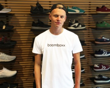 Boomboxx supply logo carrier t shirt bmbxx26917wht white tee photoshoot
