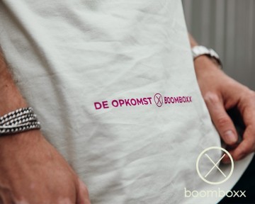 De opkomst x boomboxx limited edition t shirt fotoshoot 7