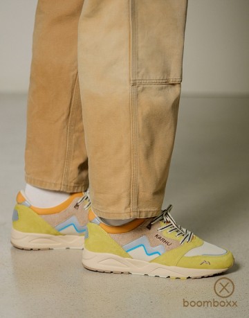 Karhu aria 95 cream gold warm taupe f803127 sneaker fotoshoot 2
