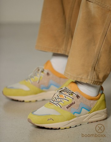 Karhu aria 95 cream gold warm taupe f803127 sneaker fotoshoot