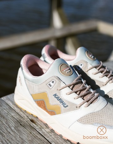 Karhu aria 95 lily white curry f803103 sneaker photoshoot 4