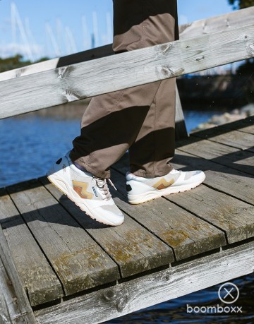 Karhu aria 95 lily white curry f803103 sneaker photoshoot 8