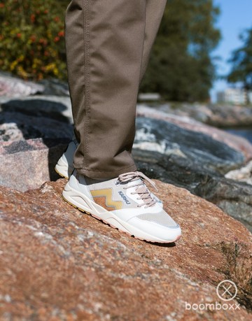 Karhu aria 95 lily white curry f803103 sneaker photoshoot 9