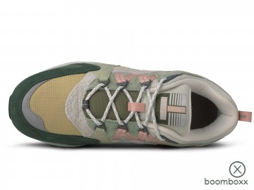 Karhu fusion 2 darkest spruce cameo rose f804194 sneaker zijkant