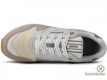 Karhu legacy 96 atmosphere asparagus f806091 bovenkant
