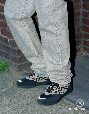 Karhu legacy 96 caviar abbey stone f806073 cordura pack 2 sneaker fotoshoot 5