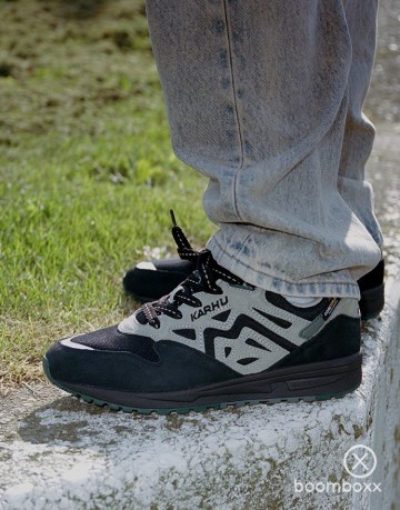 Karhu legacy 96 caviar abbey stone f806073 cordura pack 2 sneaker fotoshoot 6