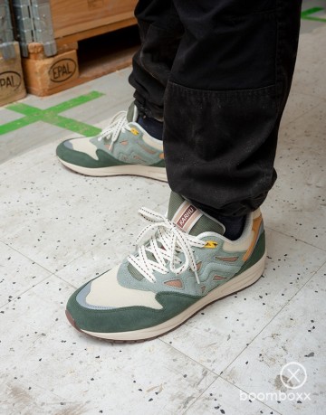 Karhu legacy 96 laurel wreath warm taupe f806081 sneaker fotoshoot 5