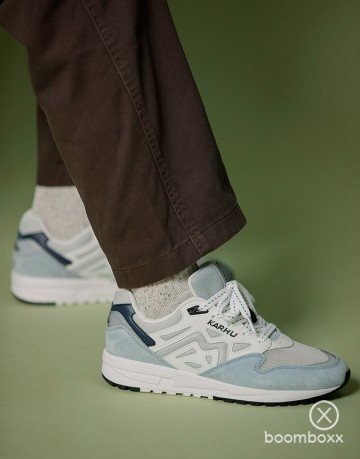 Karhu legacy 96 pearl blue bright white f806082 sneaker fotoshoot 3
