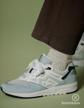 Karhu legacy 96 pearl blue bright white f806082 sneaker fotoshoot