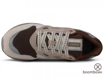 Karhu legacy 96 white sand beech f806095 bovenkant