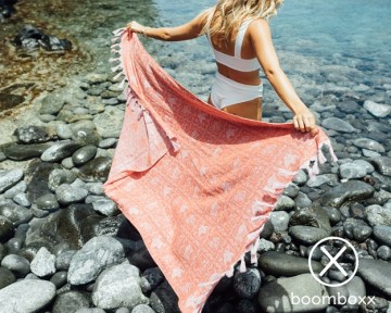 Slowtide laihana turkish towel red st882 fotoshoot