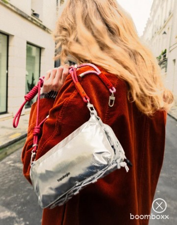 Topologie bottle sacoche medium marine blue metalic tp wba bs2 mbe 48 fotoshoot voorbeeld