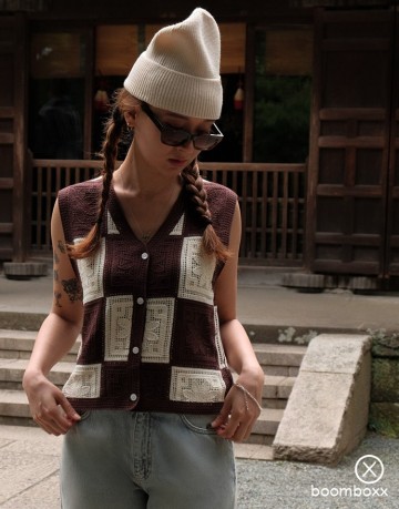 Woodbird wblau crochet vest brown off white 2515 807 fotoshoot 2